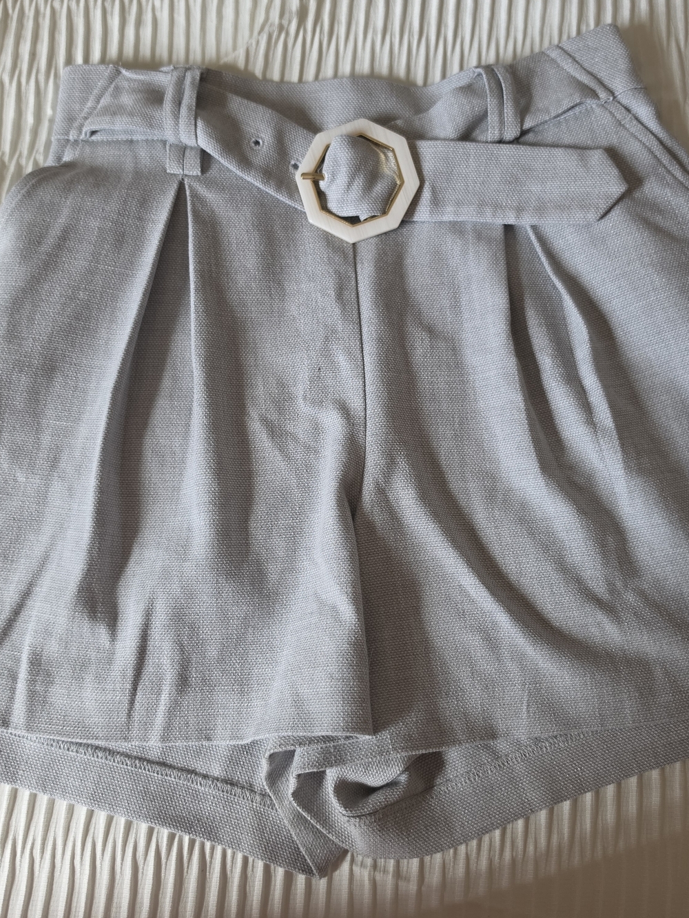 Rachel Zoe High-Waist Pleated Women's Shorts in Light Gray with Accent Belt